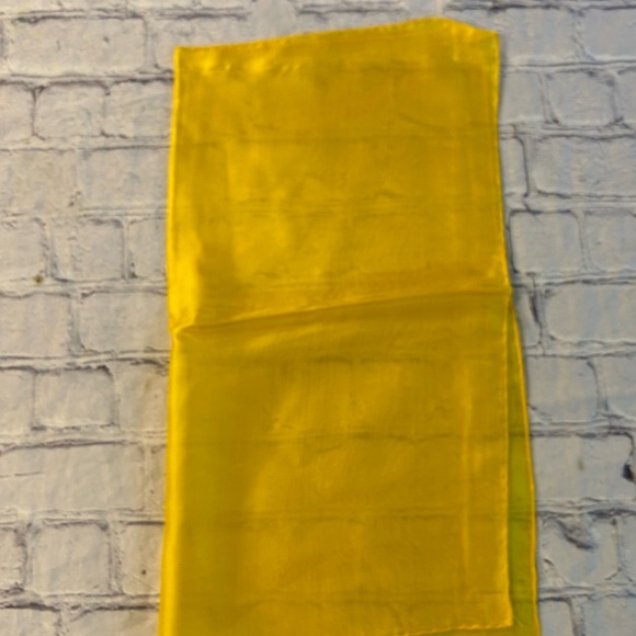 LOT OF (3) VINTAGE SMALL SQUARE SILK HAND ROLLED JAPAN SCARVES - Picture 4 of 12